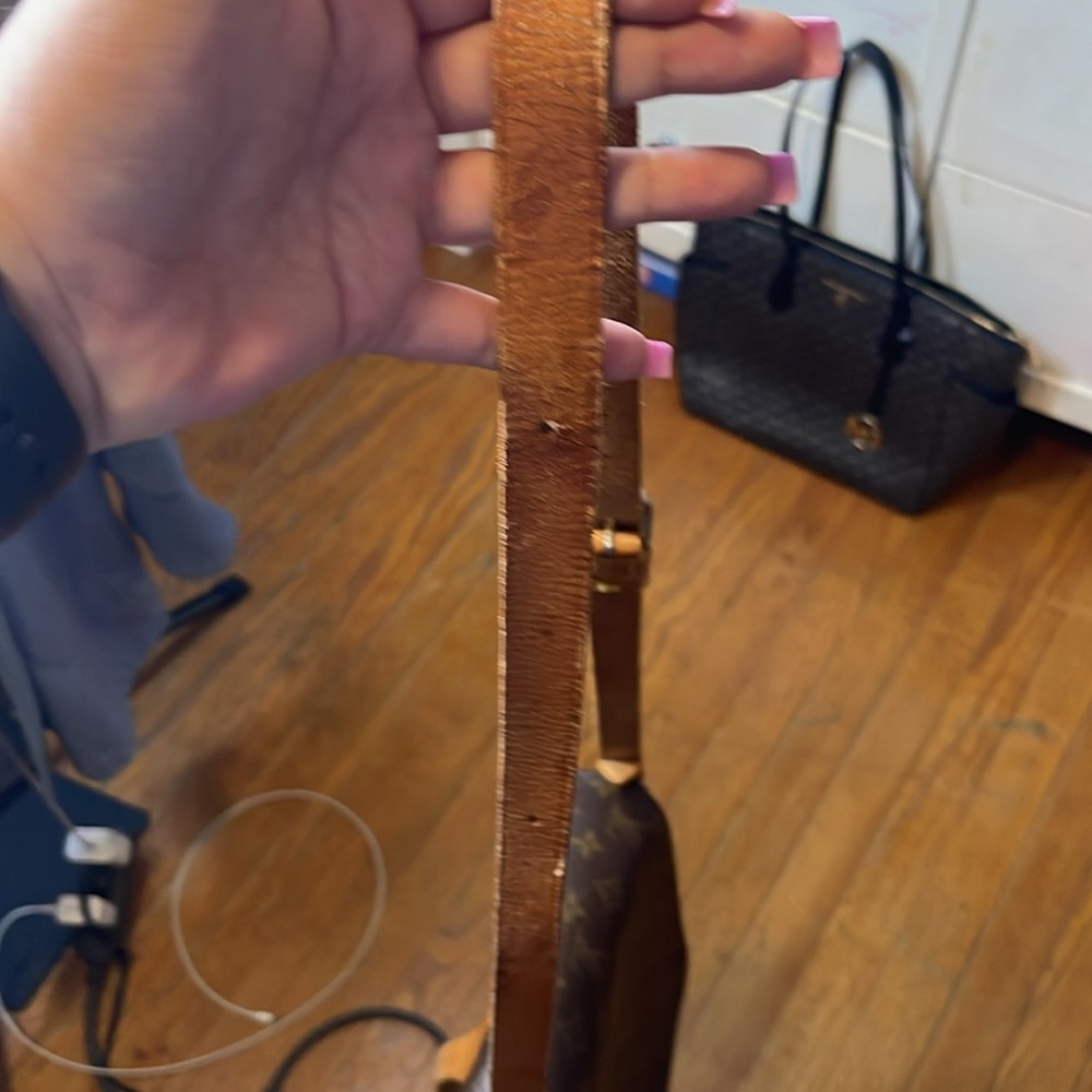 Louis Vuitton crossbody - Picture 8 of 8